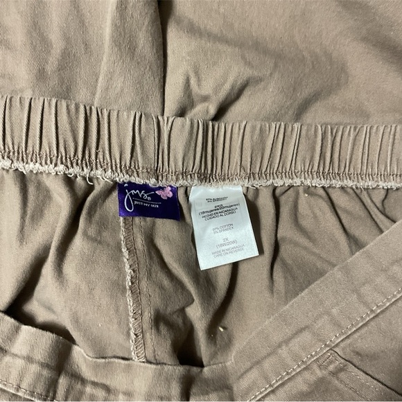 JUST MY SIZE WOMENS TAN CAPRI PANTS IN SIZE 2X GENTLY WORN - Picture 3 of 3